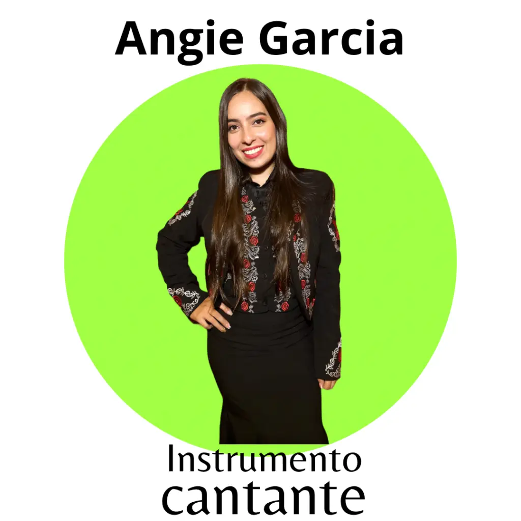 Angie integrante del mariachi son mexicano